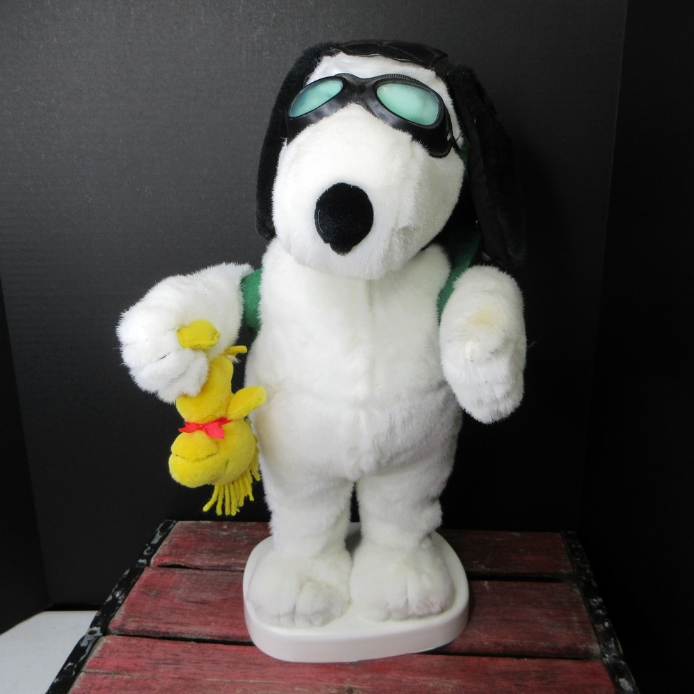 Santa's Best Snoopy Animated Christmas Red Baron Plush Woodstock Peanuts Musical
